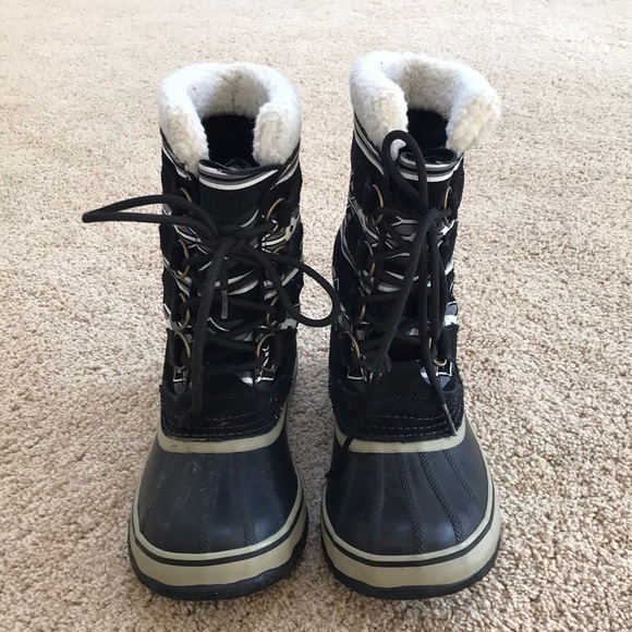 Sorel SZ 7, men’s caribou black waterproof boots .